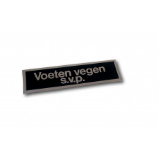 STICKER 165X45 ZWART/ZILVER TEKST "VOETEN VEGEN SVP"