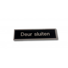 STICKER 165X45 ZWART/ZILVER TEKST "DEUR SLUITEN"